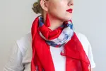 Elegantná dámska šatka | Červená s kvetmi