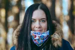 Univerzálny folklórny multifunkčný nákrčník | Farebné srdiečko