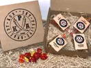 4 x 100 g Darčekový set pálivých arašidov Real Hot Peanuts (chilli)