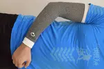 Športové návleky na ruky Karpathia | Veľkosť: S/M | Čierno - Biela
