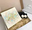 Gift box: Obraz + náušnice (biela)