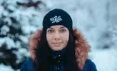 Univerzálna folklórna úpletová čiapka s výšivkou | Tmavomodrá / biely Kristián