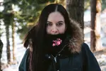 Univerzálna folklórna multifunkčná šatka s výšivkou | Čierna / ružový kvietok