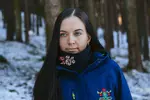 Univerzálna folklórna multifunkčná šatka s výšivkou | Čierna / ružový Kristián
