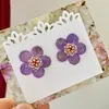 Dámske šité napichovacie náušnice s ružovo-krištáľovým stredom Santia Handmade "Kvet" | Fialová