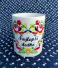 330 ml Biely hrnček s folklórnym motívom IKA "Najlepší dedko"