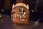 Vianočný drevený svietnik Veselé Vianoce (dedina)