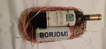 3-dielny Darčekový balíček s gruzínskym vínom a minerálnou vodou v prútenom košíku "Rkatsiteli"