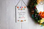 Drevená tabuľka na zavesenie s folklórnym motívom "Anjelik"