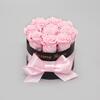 Valentínsky okrúhly box s trvácnymi ružovými ružami (čierny box)