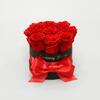 Valentínsky okrúhly box s trvácnymi červenými ružami (čierny box)