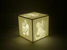 Lampa v tvare kocky s vlastnými fotografiami