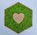 Obraz s dreveným srdcom a zeleným machom ručne vyrobený na Slovensku "Šesťuholník" (hnedá)